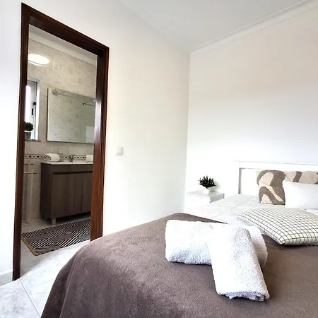 Portimao City Beach Apartment Портиман